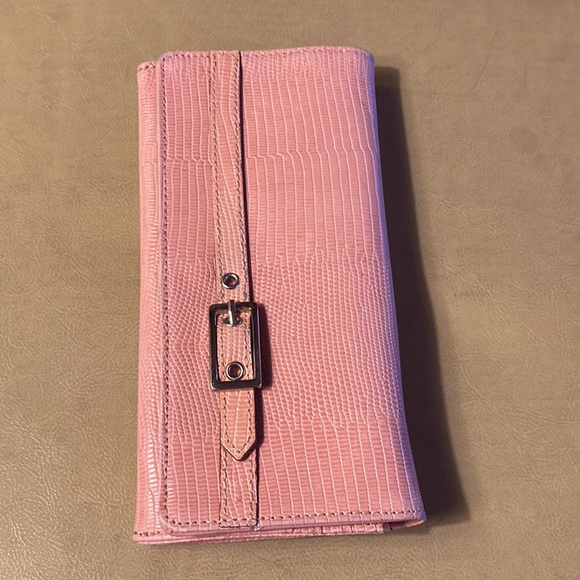 COPY - Maxi Logo Pink wallet snap closure 8X4 several compartment zip outside/… - Picture 10 of 10